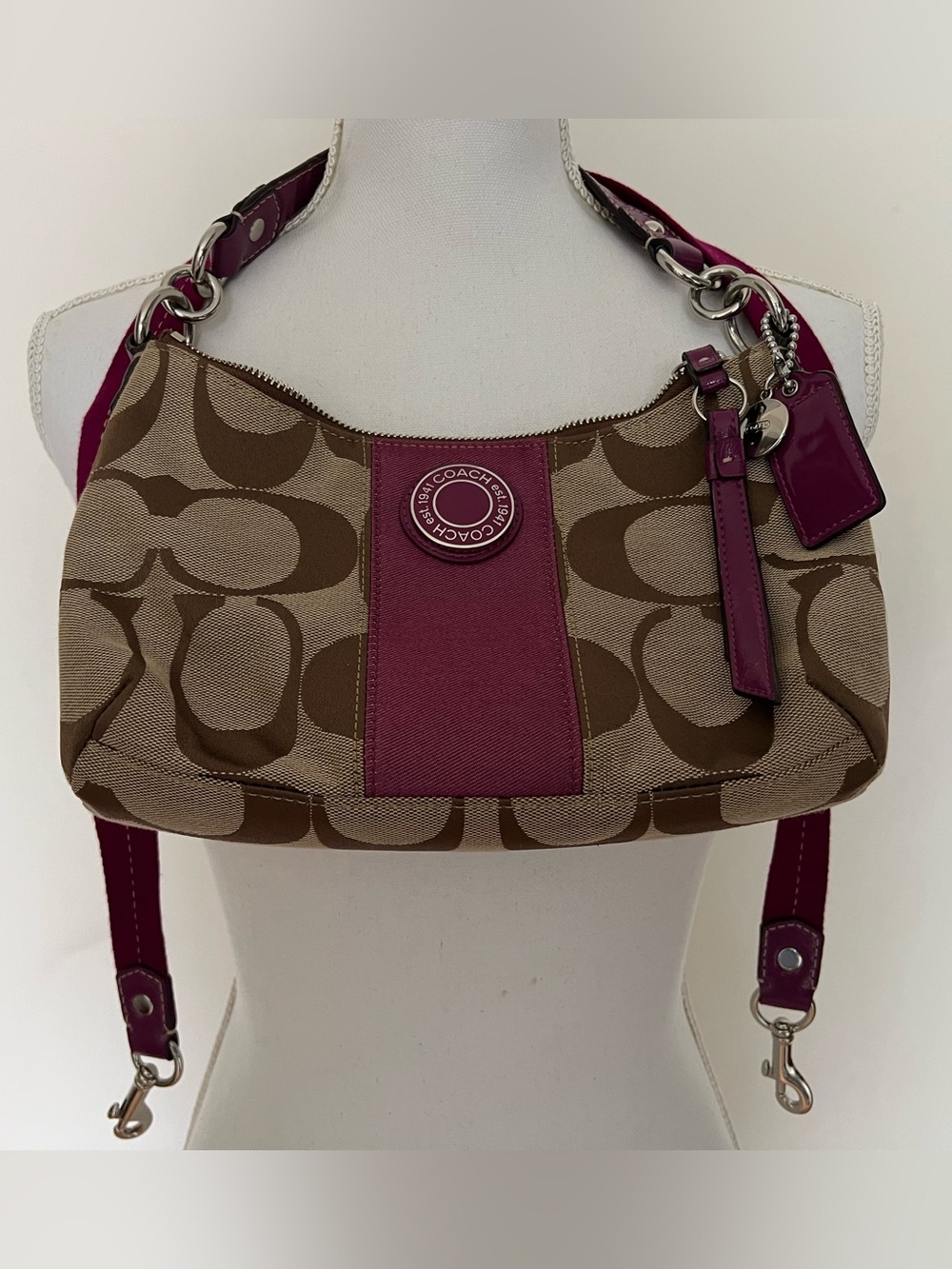 Coach Signature Stripe Demi Hobo with strap
• Style Number: F19218
